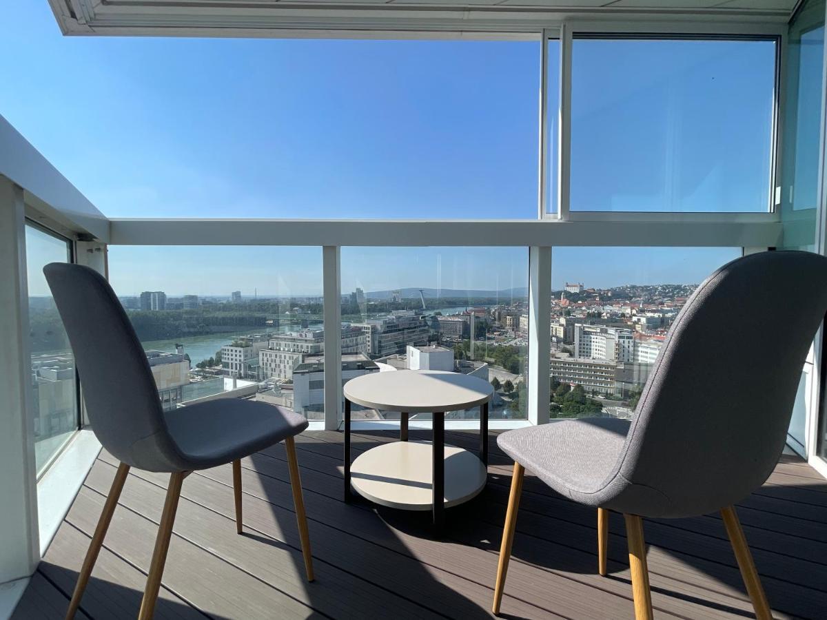 Sag Panorama Apartment 3 Rooms 19Th Floor Great View Free Parking Bratislava Eksteriør billede