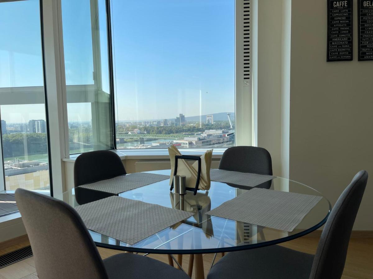 Sag Panorama Apartment 3 Rooms 19Th Floor Great View Free Parking Bratislava Eksteriør billede
