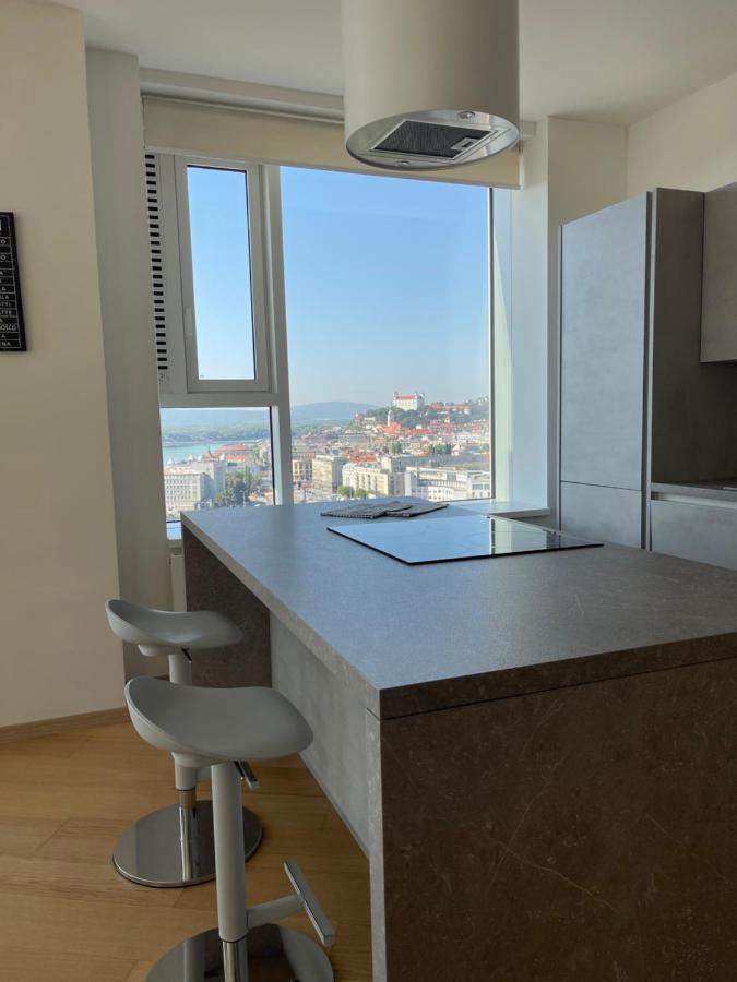 Sag Panorama Apartment 3 Rooms 19Th Floor Great View Free Parking Bratislava Eksteriør billede