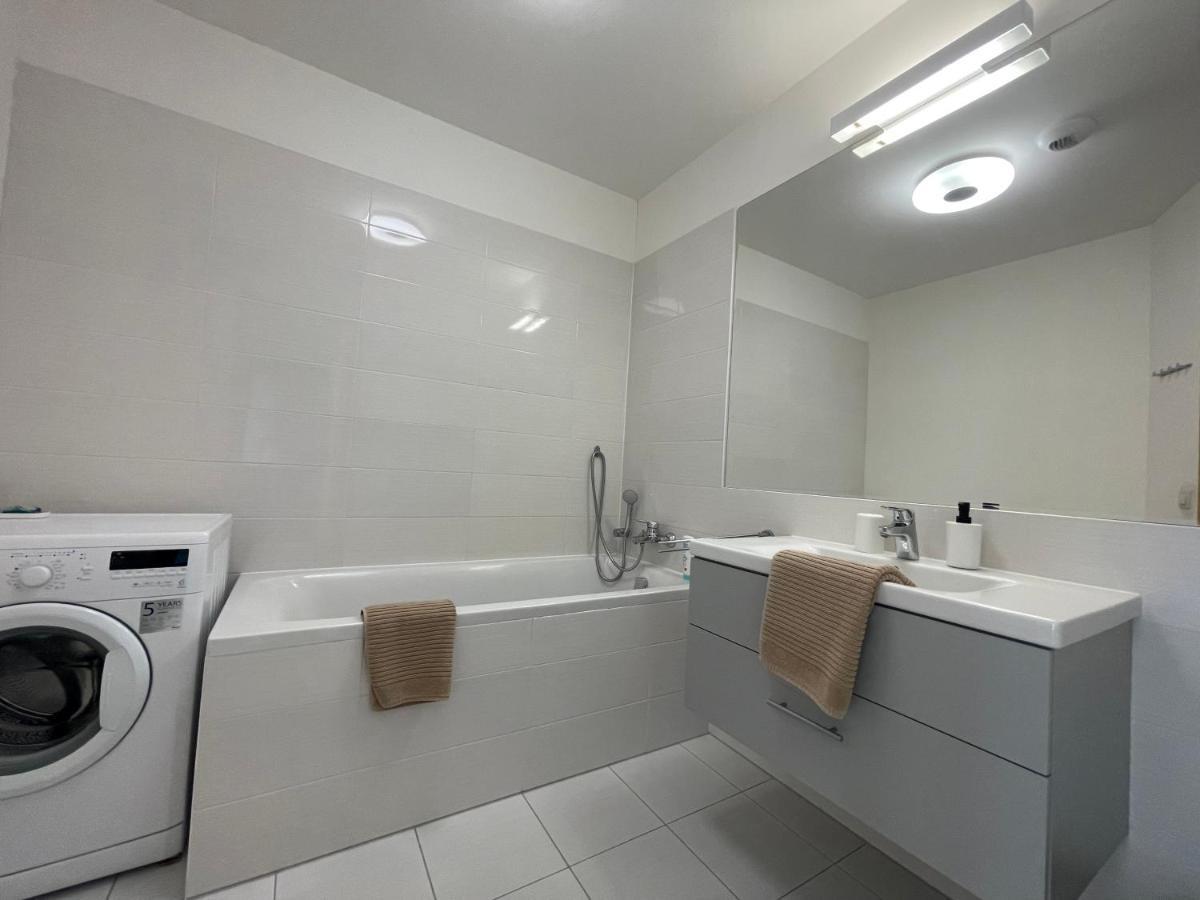 Sag Panorama Apartment 3 Rooms 19Th Floor Great View Free Parking Bratislava Eksteriør billede