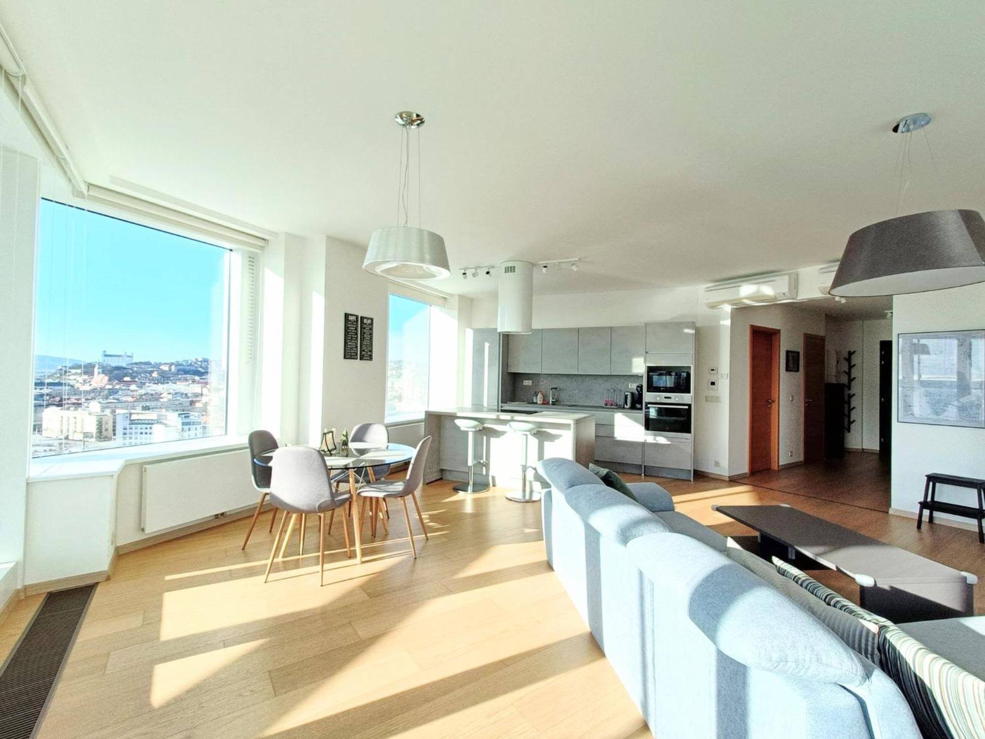 Sag Panorama Apartment 3 Rooms 19Th Floor Great View Free Parking Bratislava Eksteriør billede
