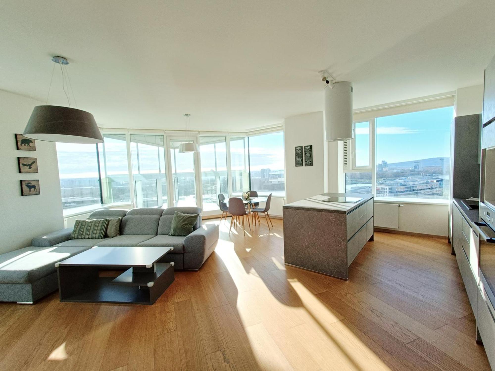 Sag Panorama Apartment 3 Rooms 19Th Floor Great View Free Parking Bratislava Eksteriør billede