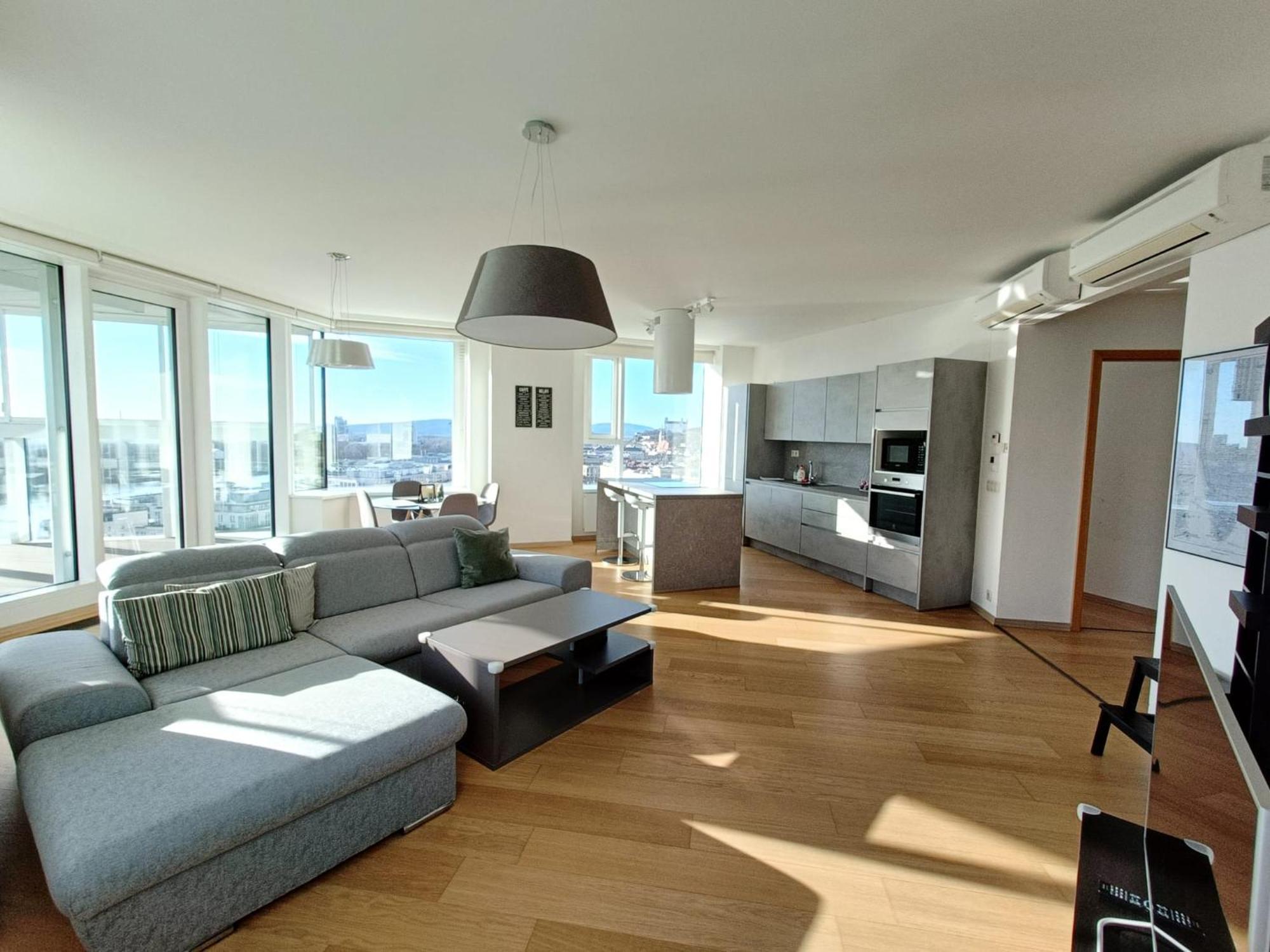 Sag Panorama Apartment 3 Rooms 19Th Floor Great View Free Parking Bratislava Eksteriør billede