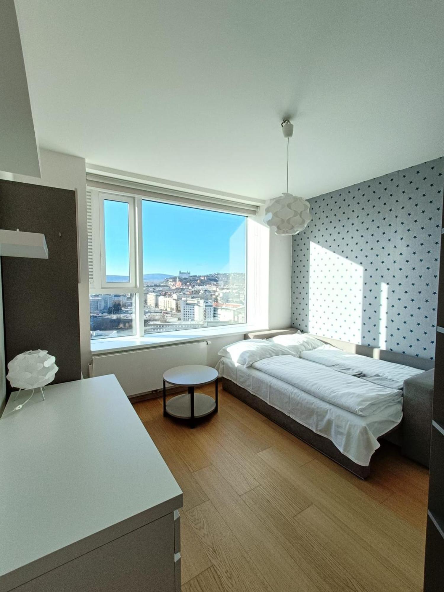 Sag Panorama Apartment 3 Rooms 19Th Floor Great View Free Parking Bratislava Eksteriør billede
