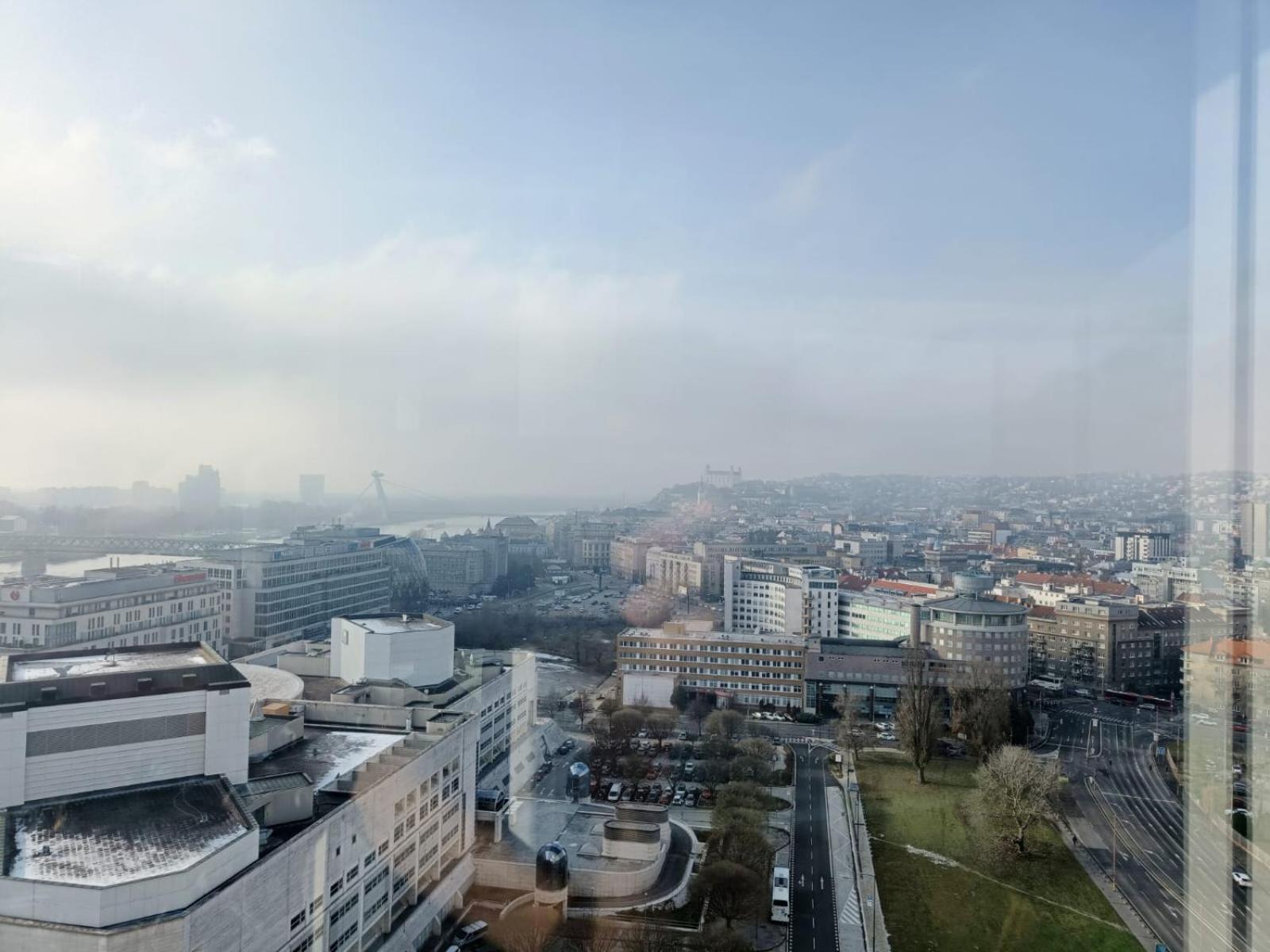 Sag Panorama Apartment 3 Rooms 19Th Floor Great View Free Parking Bratislava Eksteriør billede